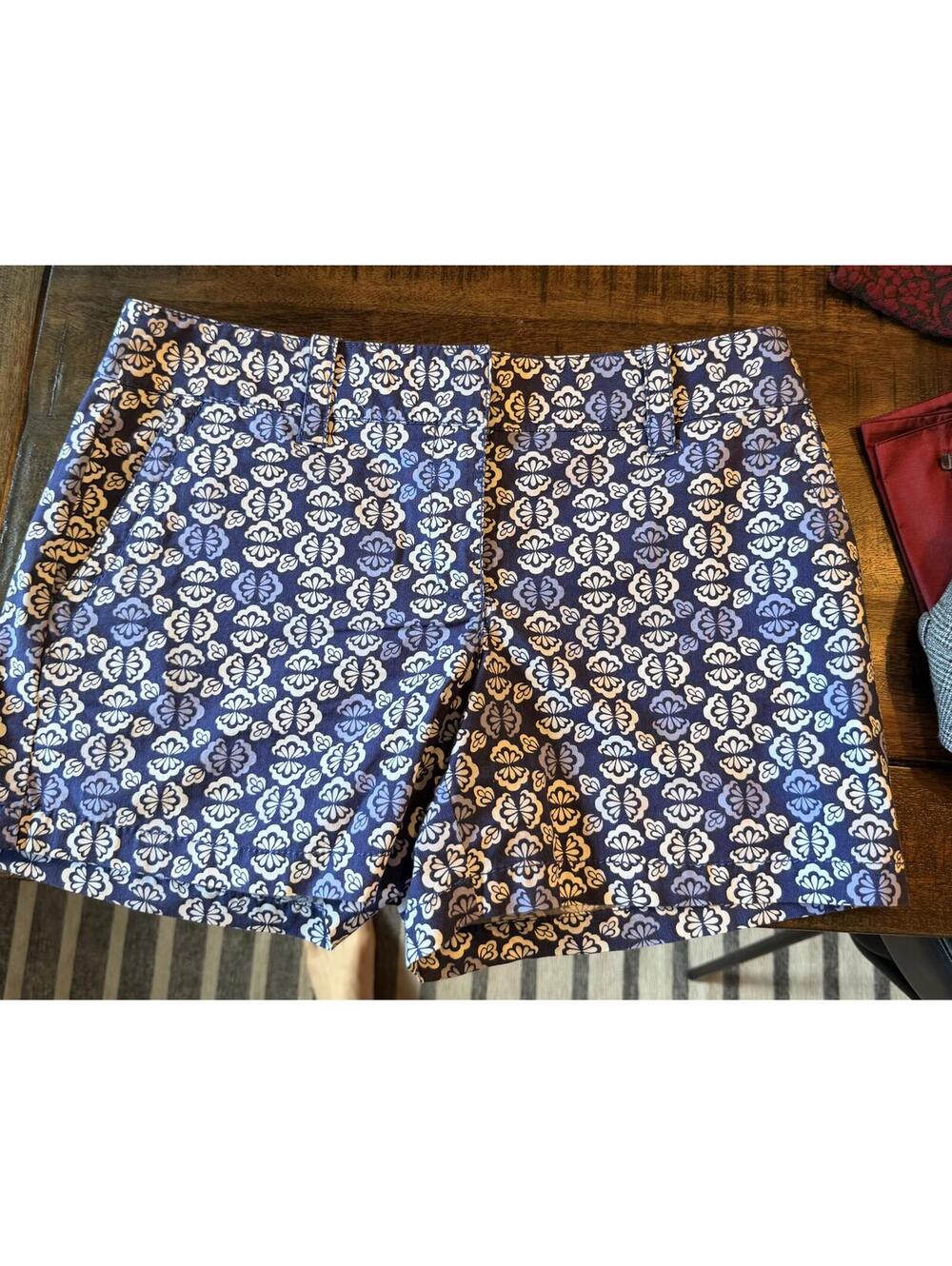 Ann Taylor Loft cargo shorts size 2